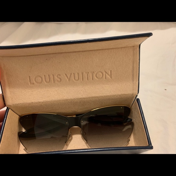 LOUIS VUITTON SUNGLASSES - Picture 2 of 8